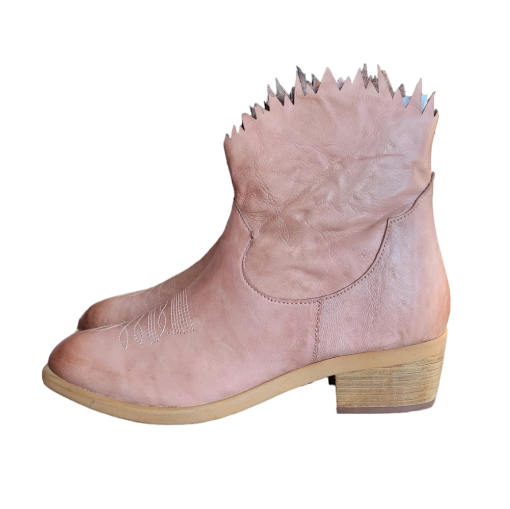 Roan BED l STU Blush Diabolical  Boot Size 10